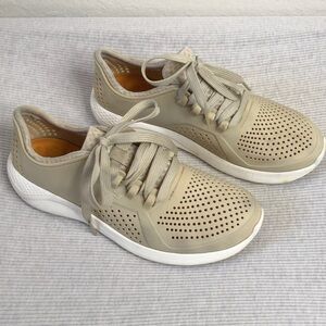 Crocs Literide lace-up shoes womens Size 7 Beige